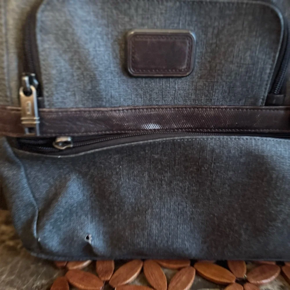 TUMI Alpha 2 Expandable Organizer Computer Brief Laptop Bag – Earl Grey